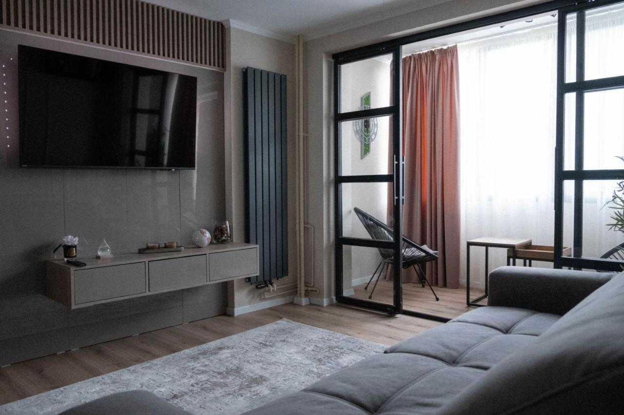 Cosy 2 Rooms Apartment In The Center Of The City Bukarest Exteriör bild