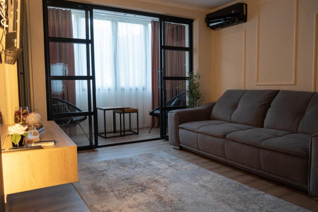 Cosy 2 Rooms Apartment In The Center Of The City Bukarest Exteriör bild