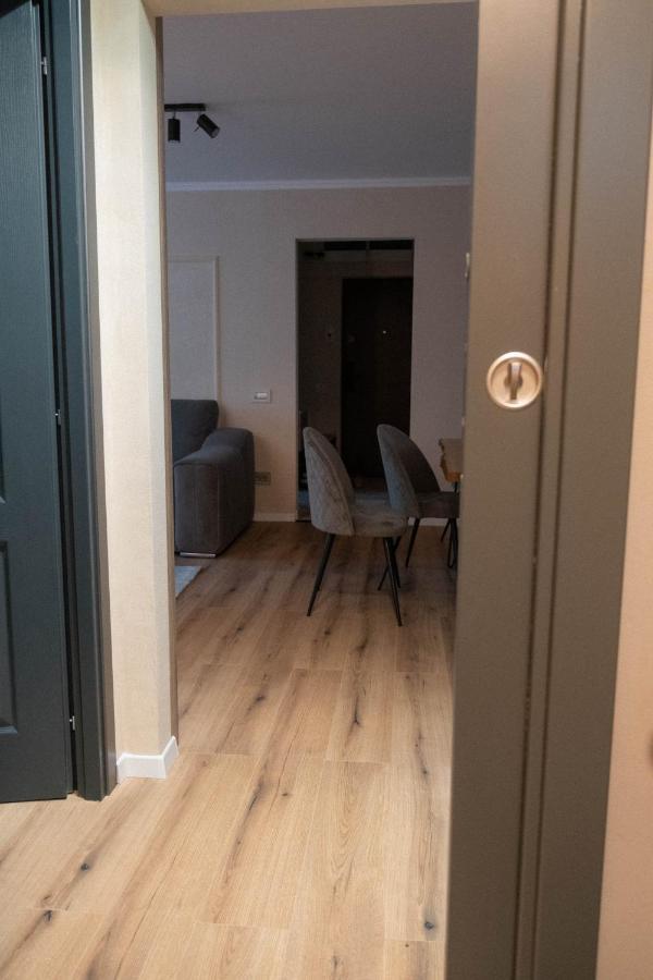 Cosy 2 Rooms Apartment In The Center Of The City Bukarest Exteriör bild