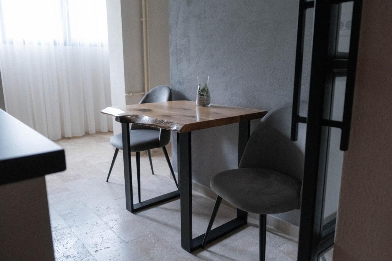 Cosy 2 Rooms Apartment In The Center Of The City Bukarest Exteriör bild