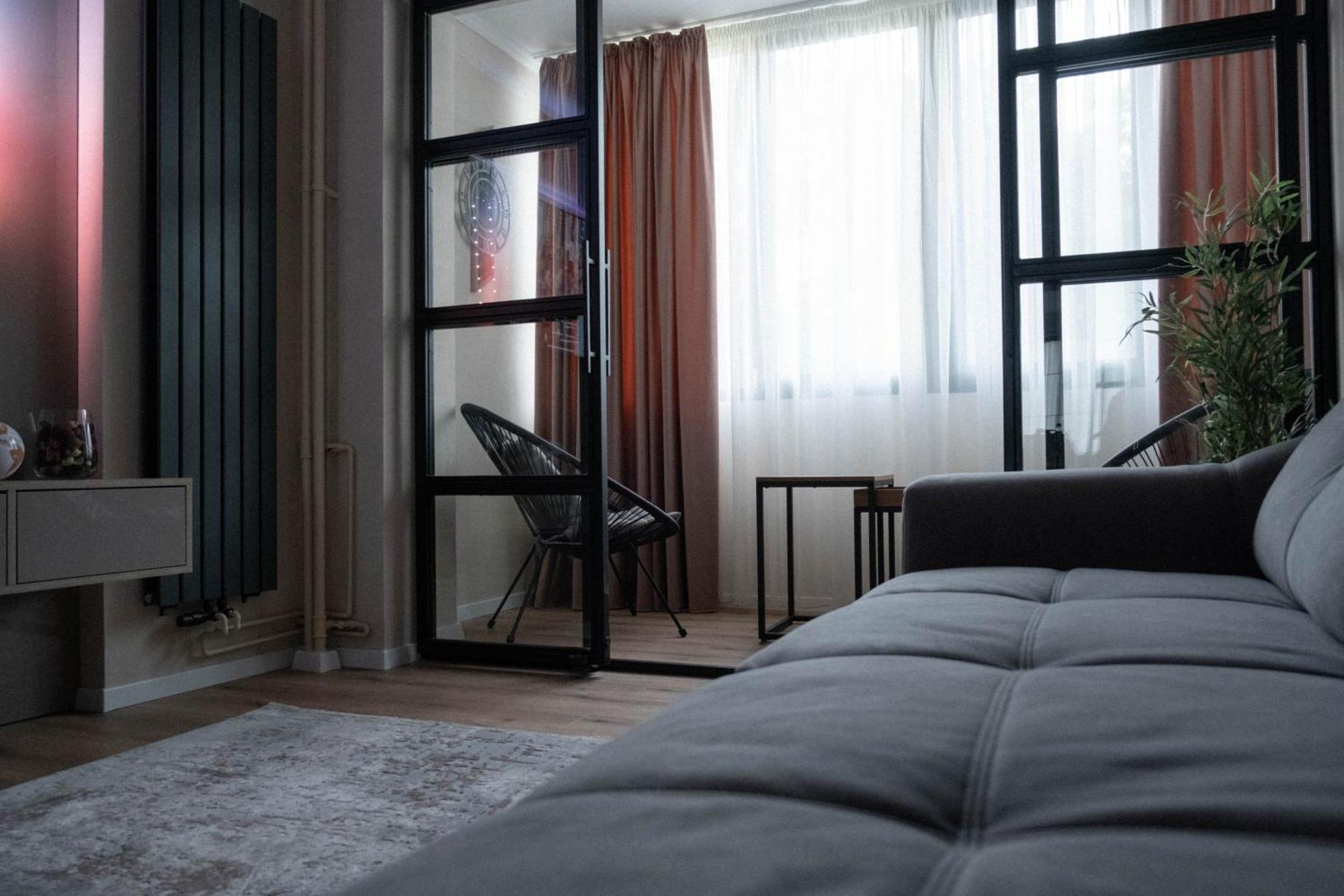 Cosy 2 Rooms Apartment In The Center Of The City Bukarest Exteriör bild