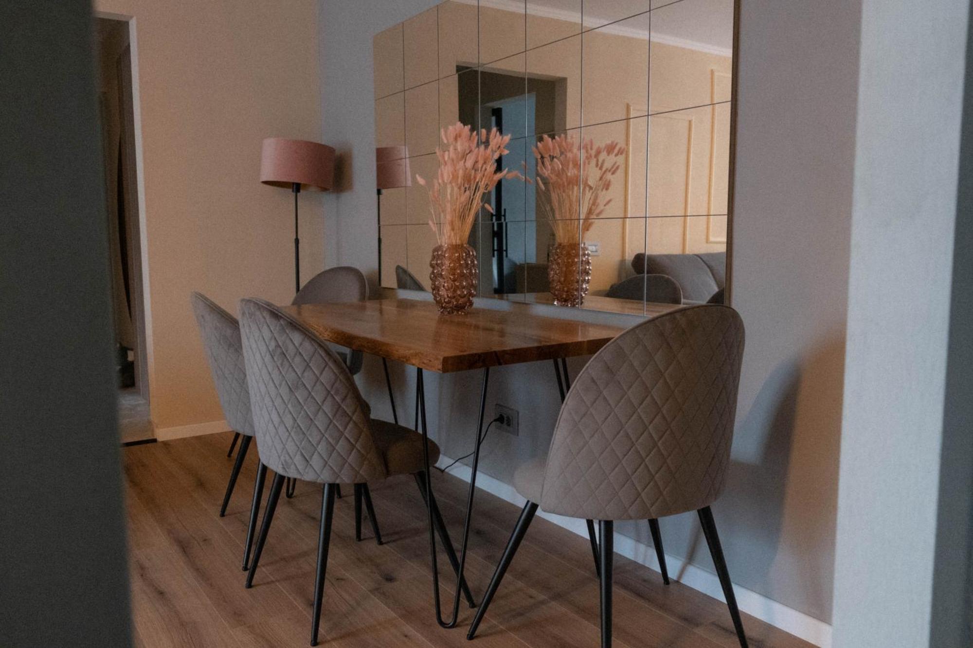 Cosy 2 Rooms Apartment In The Center Of The City Bukarest Exteriör bild