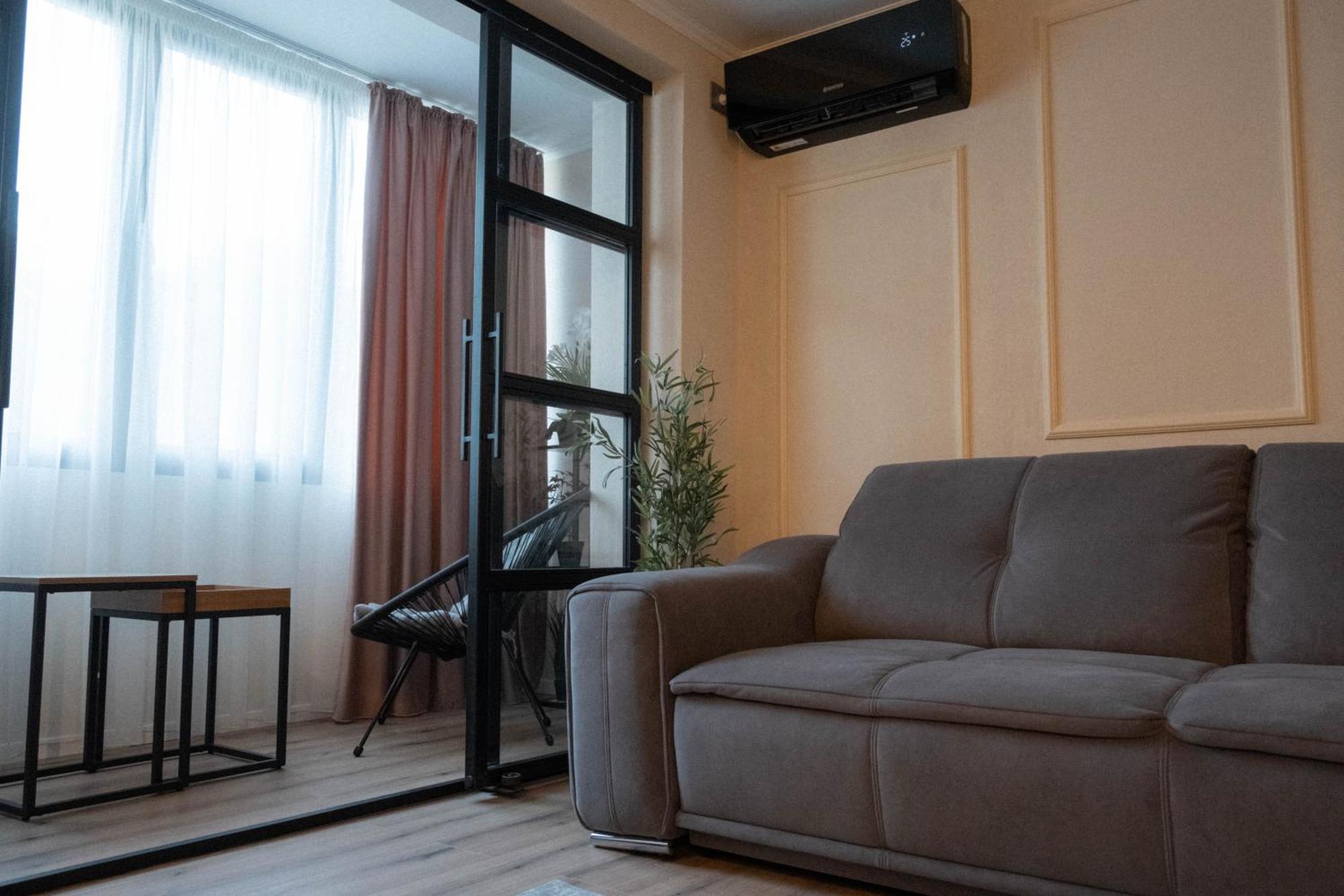 Cosy 2 Rooms Apartment In The Center Of The City Bukarest Exteriör bild