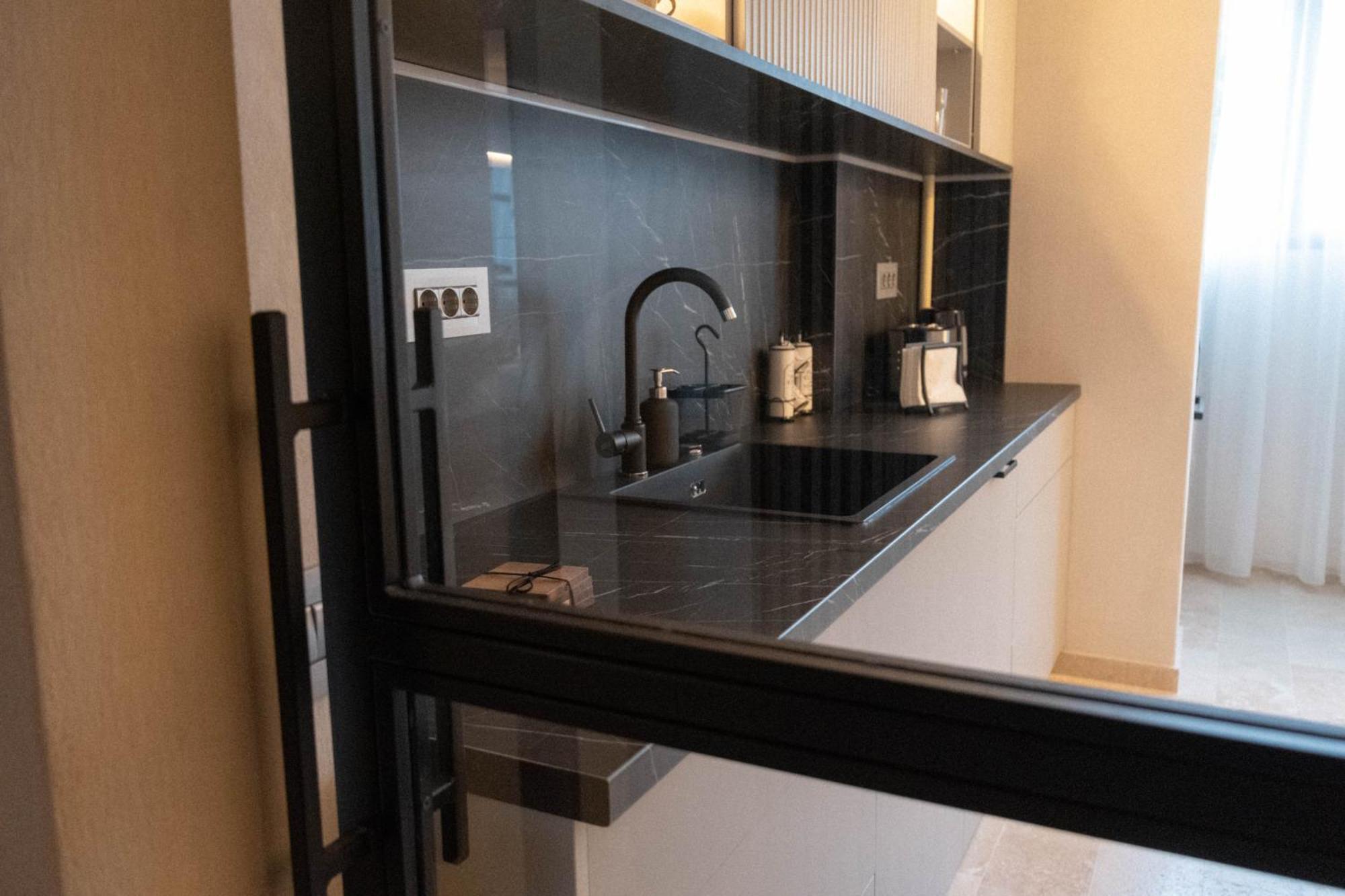Cosy 2 Rooms Apartment In The Center Of The City Bukarest Exteriör bild