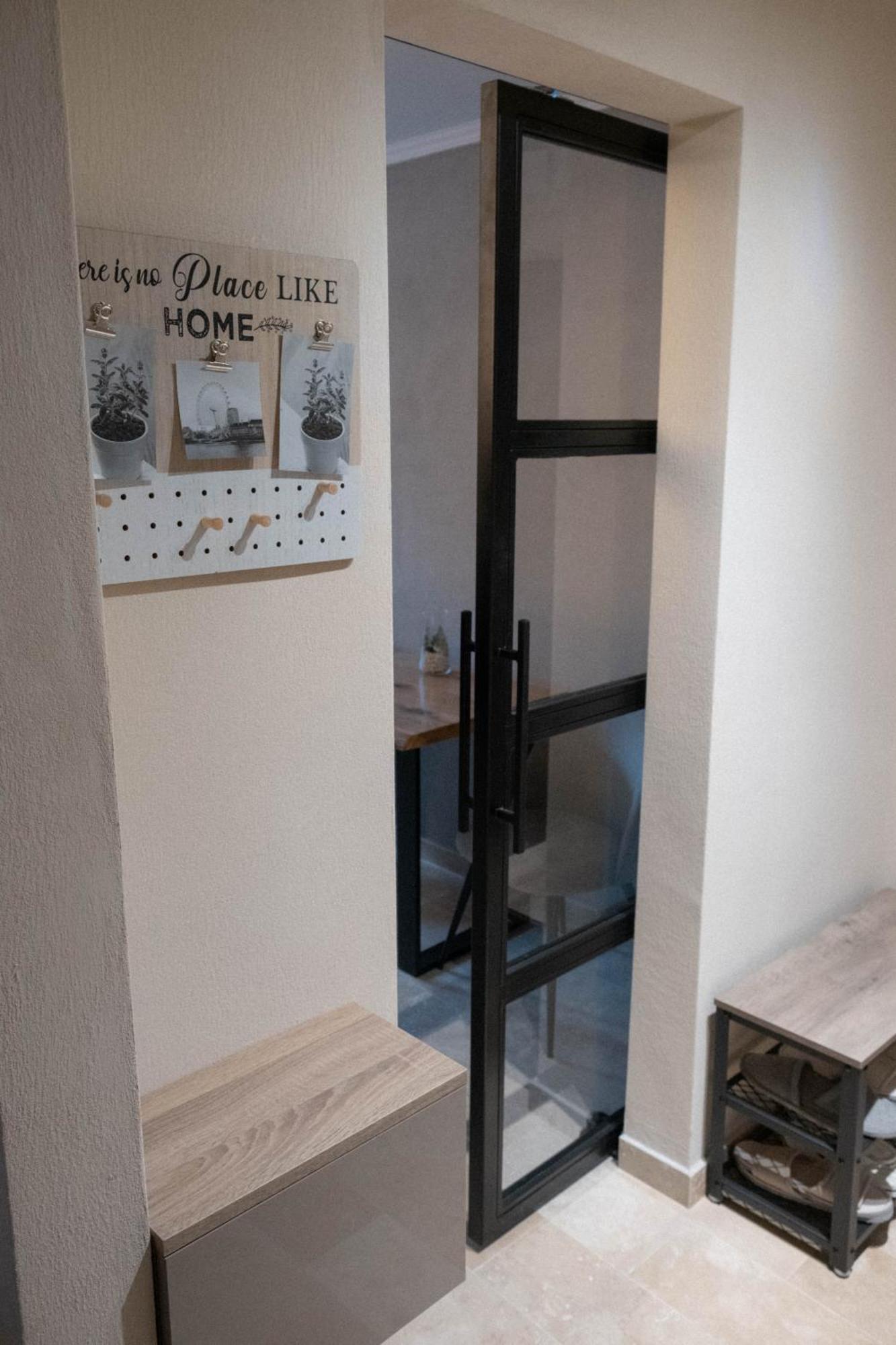 Cosy 2 Rooms Apartment In The Center Of The City Bukarest Exteriör bild