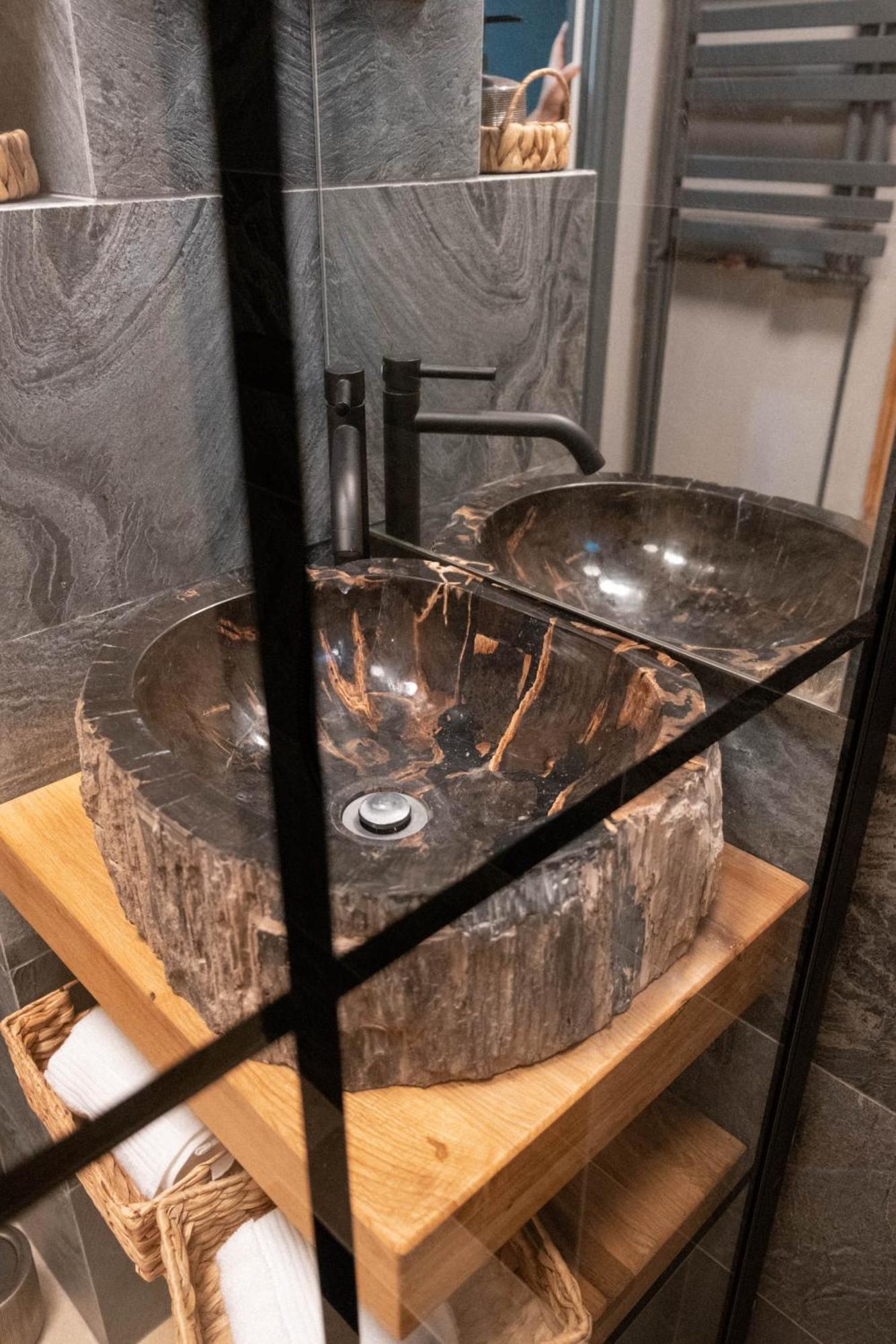 Cosy 2 Rooms Apartment In The Center Of The City Bukarest Exteriör bild